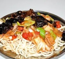 Wood Ear Mushroom and Pork Noodles