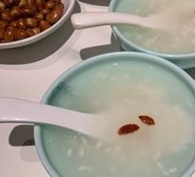 Sweet Rice Balls in Wine Soup