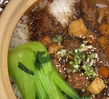 Black Pepper Beef Claypot Rice
