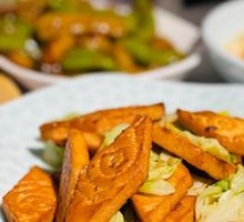 Nang Stir-Fried Cabbage