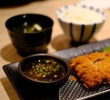 Crispy Pork Cutlet with Layers