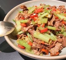 Stir-Fried Beef with Yellow Onion
