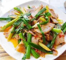 Stir-fried Pork with Garlic Shoots