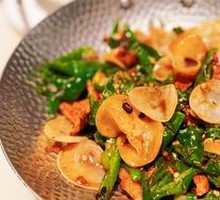 Spicy Stir-Fried Pork with Chili
