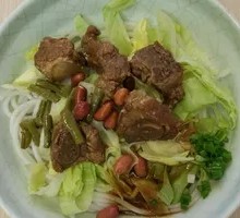 Braised Pork Ribs with Rice Noodles