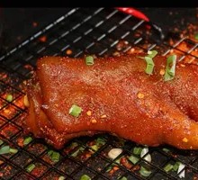 Charcoal-Grilled Pig's Feet