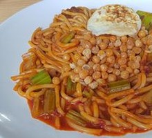 Tender Beef Stir-Fried Rice Noodles