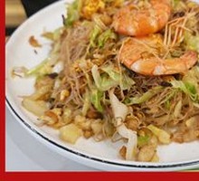 Stir-Fried Rice Noodles with Three Fresh Ingredients