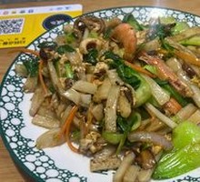 Stir-Fried Rice Noodles with Three Fresh Ingredients