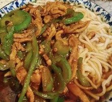 Eggplant, green pepper, and pork stir-fry noodle soup