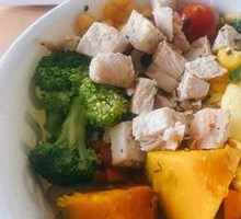 Marinated Grilled Chicken Breast Salad (Low-Calorie, Warm)