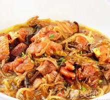 Stewed Chicken with Mushroom Noodles