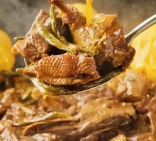 Stewed Goose in Iron Pot