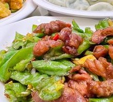 Stir-fried肥肠 with螺丝椒