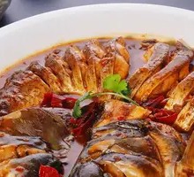 Stewed Bighead Carp in Iron Pot