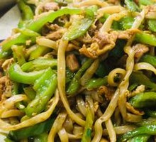 Stir-Fried Pork with Green Pepper Noodles