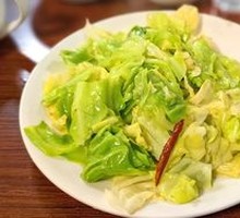Stir-fried Cabbage with Spicy Flavor