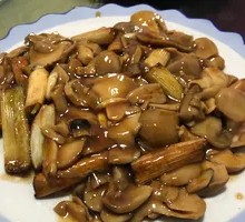 Scallion-braised Enoki Mushrooms