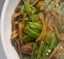 Pork ribs with potato, green beans, and corn cakes