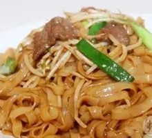 Stir-Fried Rice Noodles with Shredded Pork and Egg