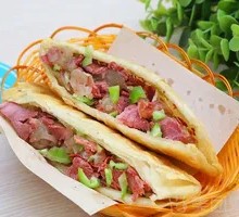 Braised pork with flatbread