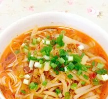 Pickled Vegetable and Pork Noodles