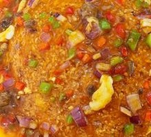 Sauce-drenched Beef with Rice Crackers