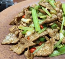 Stir-Fried Beef with Yellow Onion