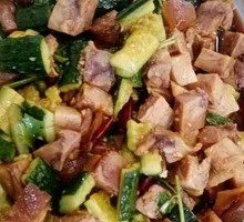 Pork Knuckle with Cucumber