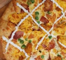 Golden Salted Egg Yolk Chicken Pizza