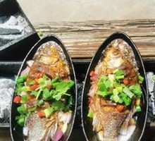 Grilled Crucian Carp on Iron Plate