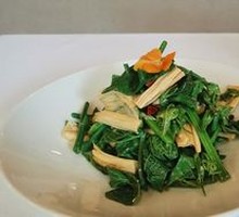 Stir-fried Loofah Tips with Fresh Tofu Skin