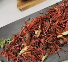 Beef Cubes on Hot Stone with Black Bean and Chili