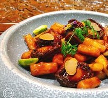 Black Truffle and Mountain Yam Braised Abalone