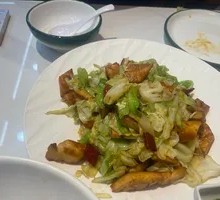 Stir-fried BaoBao Cabbage with Naan