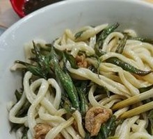 Lentil Noodles with Shredded Pork