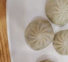 Thin-skinned vegetarian dumpling