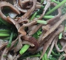 Stir-fried Tripe with Mustard Greens