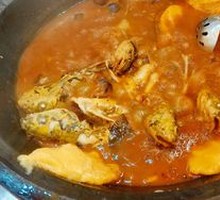 Stir-fried Live Fish in Iron Pot