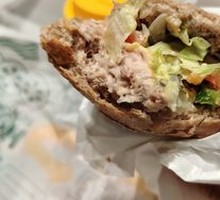 Aromatic Tuna Sandwich