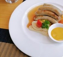 Nuremberg Sausage with Sauerkraut and Mashed Potatoes