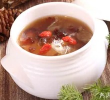 Pear and Silver Ear Soup with Rock Sugar