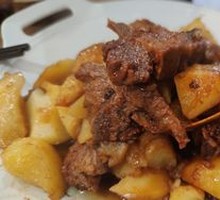 Pressure-cooked pork ribs with potatoes