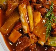 Scallion-Scented Tendon Braised with Pig's Trotter