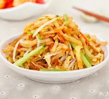Ham and egg stir-fried noodle strips