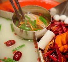 Sichuan-style Tomato Bone Soup with Spicy Oil