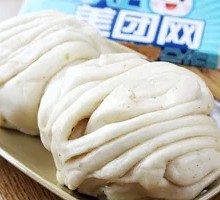 Flower-shaped steamed bun