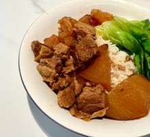 Slow-Cooked Radish Beef Shank Rice