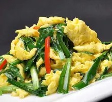 Stir-fried eggs with chives