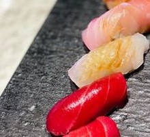 Hand-Pressed Sushi (5 Pieces)